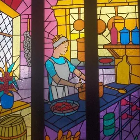 Chateau La Tour Du Roy Hotell 3*