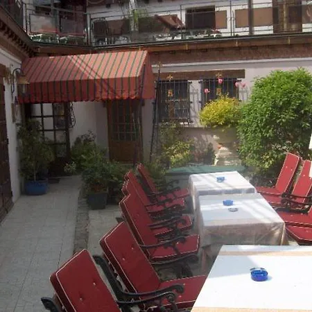 Hotel Chateau La Tour Du Roy Vervins