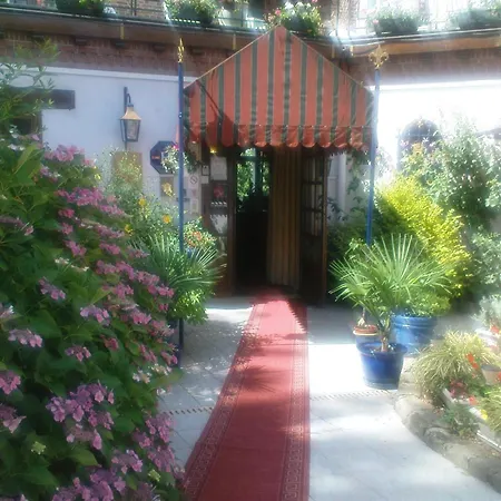 Hotel Chateau La Tour Du Roy Vervins