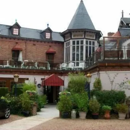 Chateau La Tour Du Roy 3*