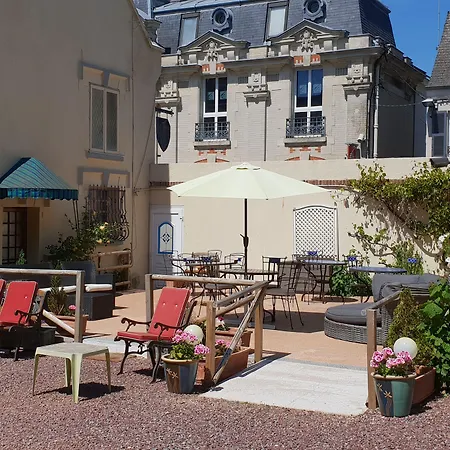 Chateau La Tour Du Roy 3*