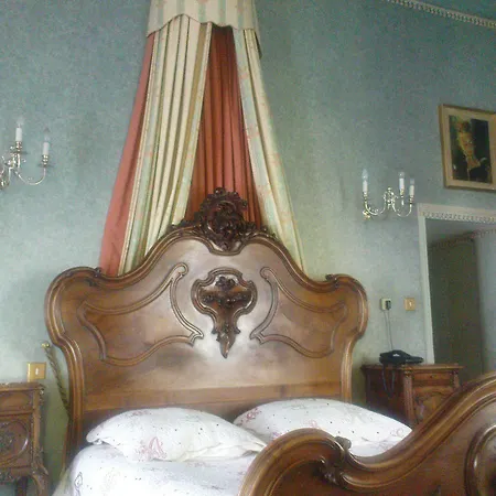 Chateau La Tour Du Roy 3* Vervins