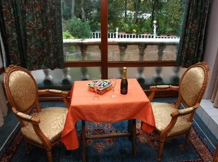 Chateau La Tour Du Roy Hotell Vervins