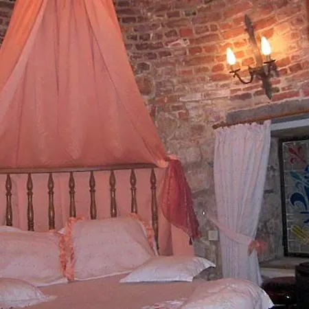 Chateau La Tour Du Roy Hotell