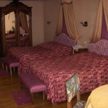 Chateau La Tour Du Roy Hotel 3*