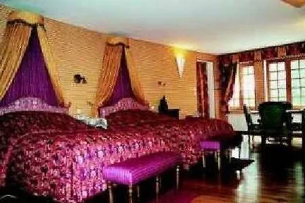 Chateau La Tour Du Roy 3*