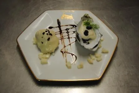 Chateau La Tour Du Roy Hotel