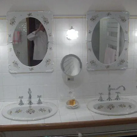 Chateau La Tour Du Roy 3* Vervins