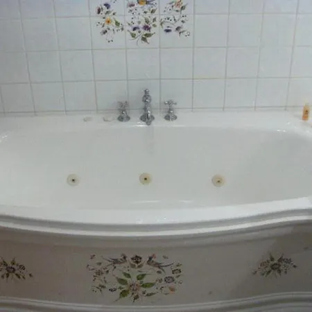 Chateau La Tour Du Roy Hotel Vervins