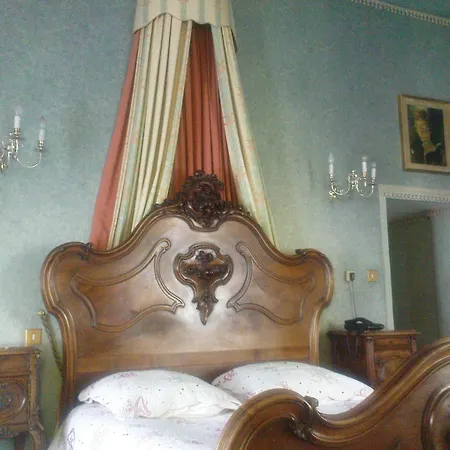 Hotel Chateau La Tour Du Roy