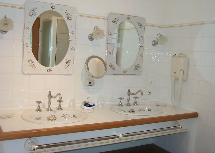 Ξενοδοχείο Chateau La Tour Du Roy 3*