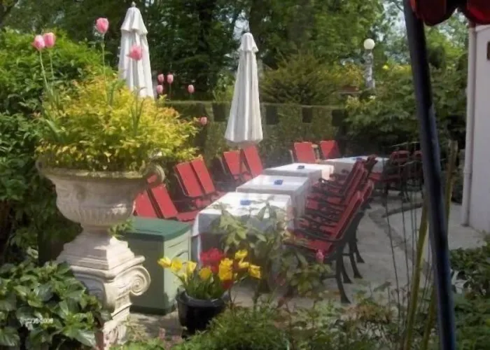 Chateau La Tour Du Roy 3* Vervins