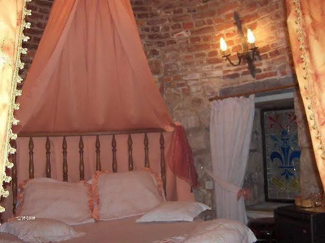 Chateau La Tour Du Roy 3*